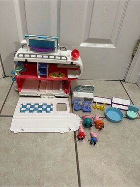 Peppa Pig Peppa’s Family Motorhome